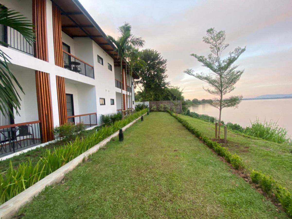 The Riviera Champasak Hotel Exterior photo