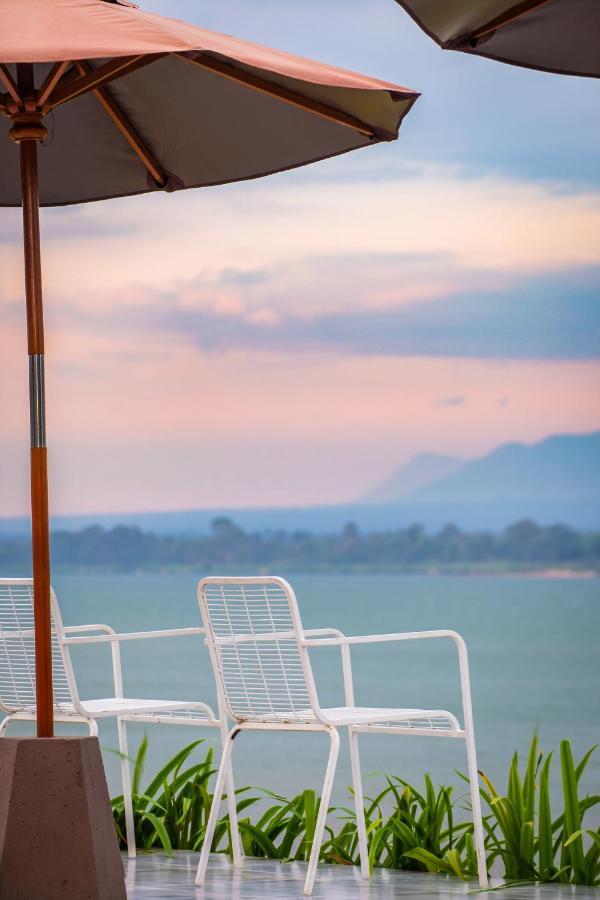 The Riviera Champasak Hotel Exterior photo