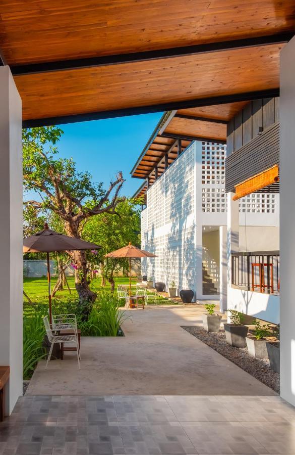 The Riviera Champasak Hotel Exterior photo