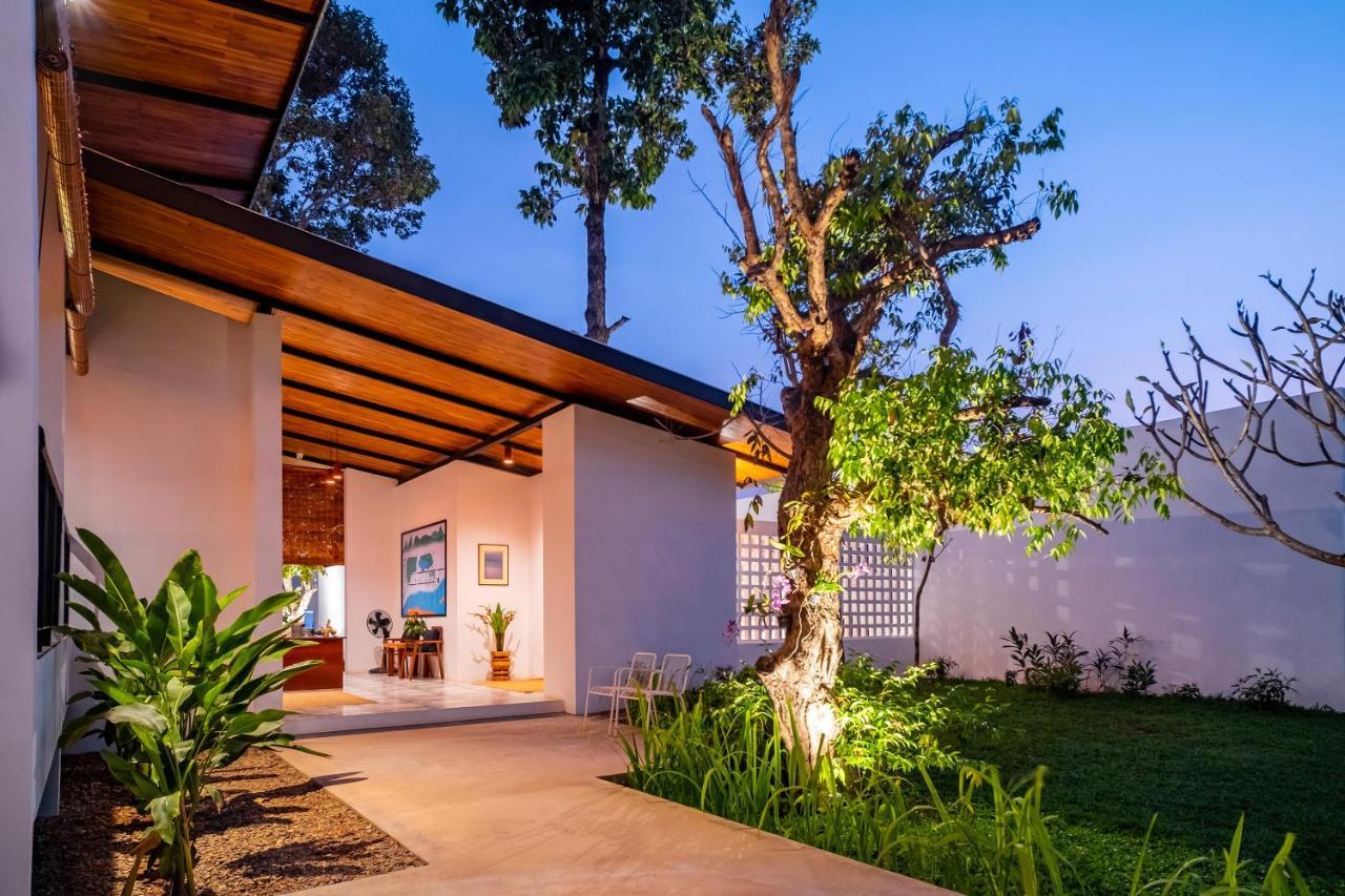 The Riviera Champasak Hotel Exterior photo
