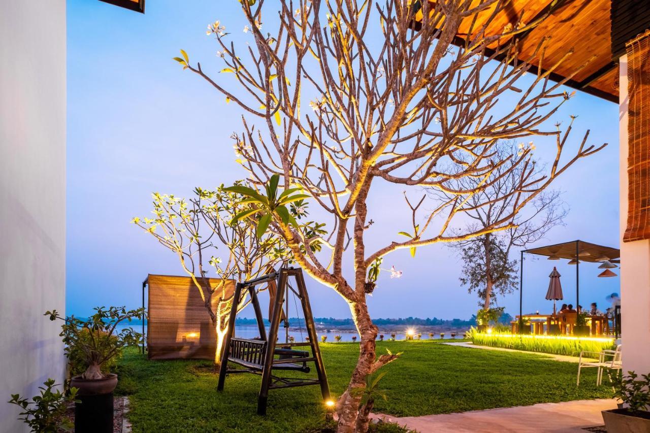 The Riviera Champasak Hotel Exterior photo